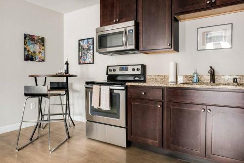 North Farwell Apartment