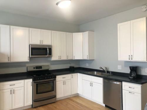 Private 4 Bedroom In Midtown- Red House #2