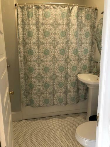 Private 4 Bedroom In Midtown- Red House #2