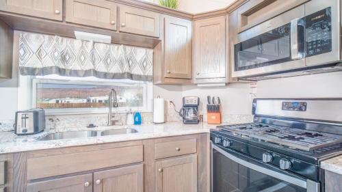 Funstays Glamping : New Tiny House W Large Loft Rrth-06