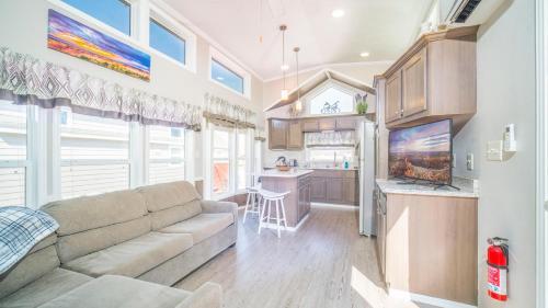 Funstays Glamping : New Tiny House W Large Loft Rrth-06