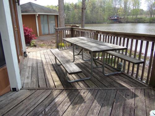 Lake Myers Lakeside Villa 15