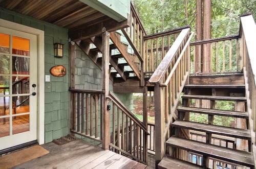Monte Rio Treehouse