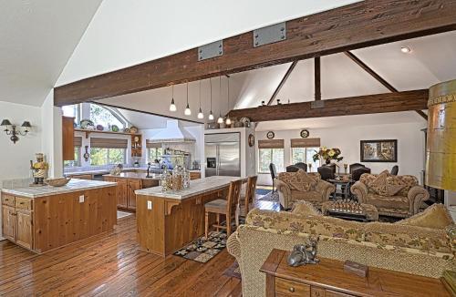 Skyline Forest Delight - Four Bedroom Home - 3721