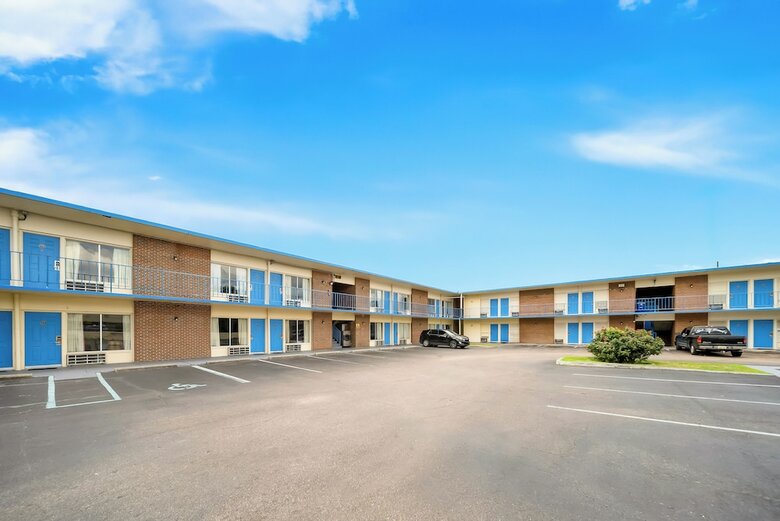 Hotel Capitol Inn And Suites
