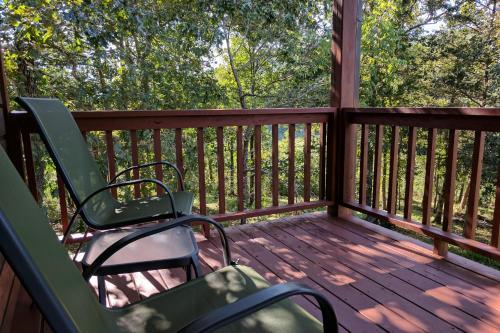 Creekside Hideaway Down On The Creek With Wood Burning Stove