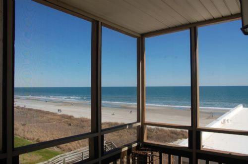 Apartamento 1068-306 Crescent Beach Villas Condo
