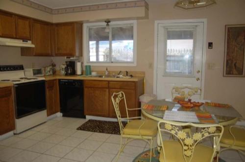 8050-e Stone Townhouse