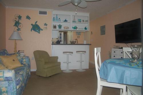 Apartamento 1068-103 Crescent Beach Villas Condo