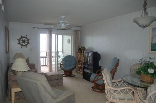 Apartamento 1068-202 Crescent Beach Villas Condo