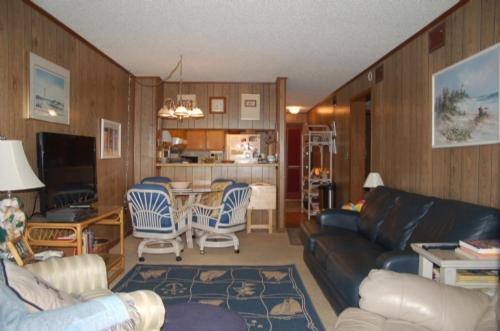 Apartamento 1068-104 Crescent Beach Villas Condo