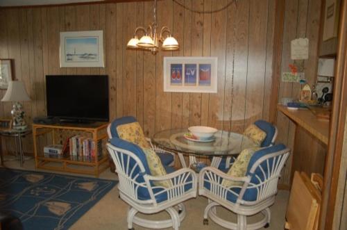 Apartamento 1068-104 Crescent Beach Villas Condo