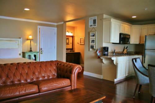 Oasis Suites Hotel