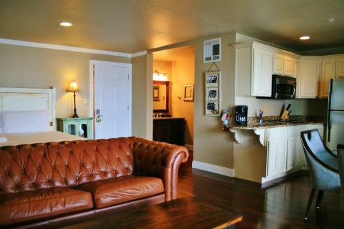 Oasis Suites Hotel