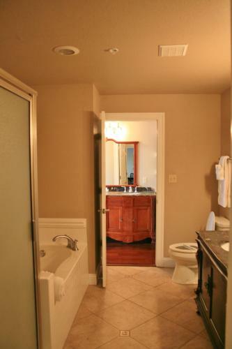 Oasis Suites Hotel