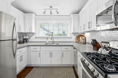 458 Coombs St Cottage
