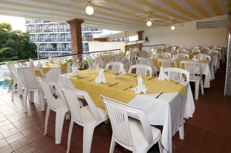 Real Bananas Hotel & Villas