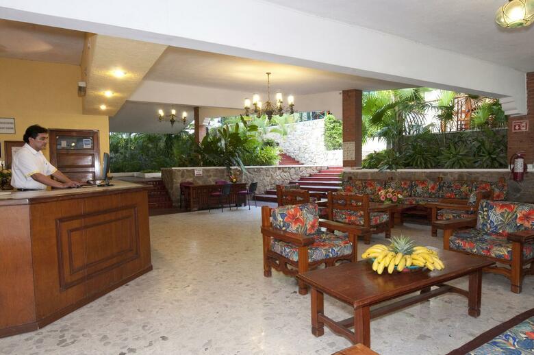 Real Bananas Hotel & Villas