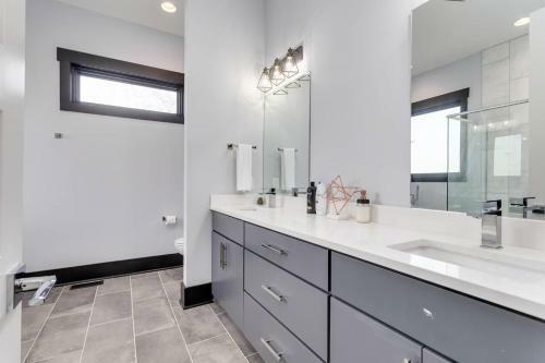 Four-bedroom Four-bath West End Townhouse