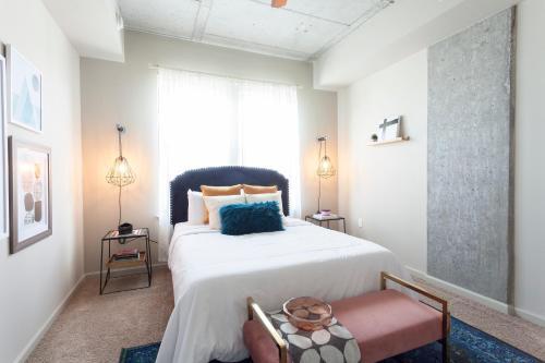 Sleek & Stylish 2bd Apartment