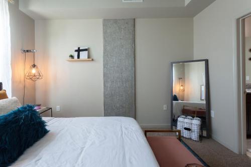Sleek & Stylish 2bd Apartment