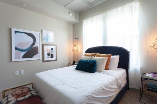 Sleek & Stylish 2bd Apartment