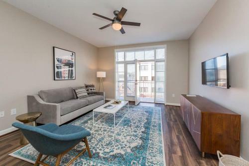 University Apartment @ Hillsboro Village