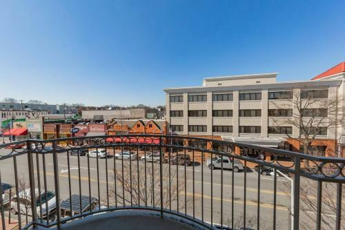 University Apartment @ Hillsboro Village