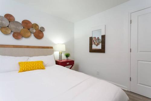 Nine-bedroom Apartment E