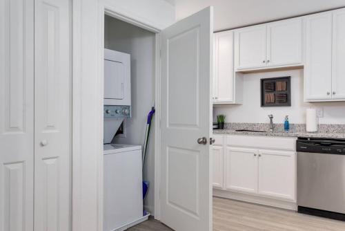 Nine-bedroom Apartment E