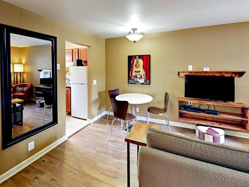 Landmark Mcmillin Court Apartment 4