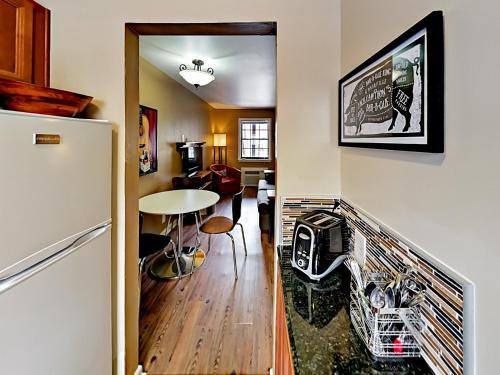 Landmark Mcmillin Court Apartment 4