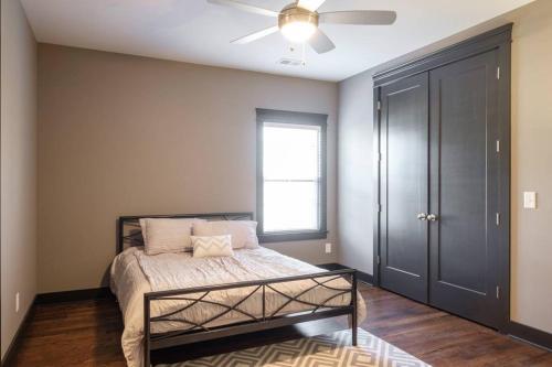 Villa Minutes From Downtown
