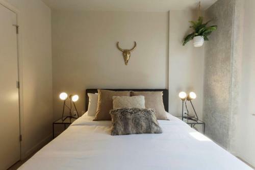 Chic West End Apartment