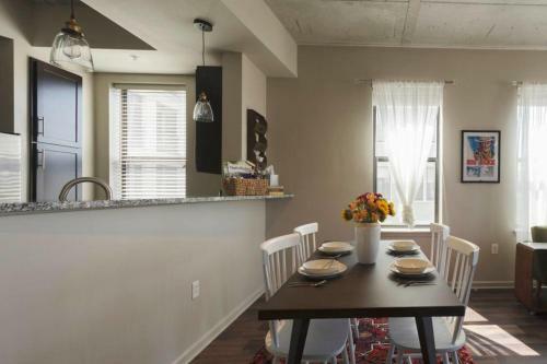 Chic West End Apartment