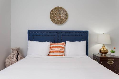 Eight-bedroom Apartment B