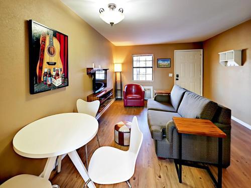 Landmark Mcmillin Court Apartment 8