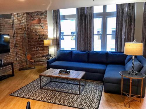 Music City Loft Elvis