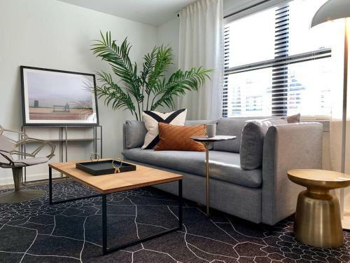 Hip Urban Designer Apartment | Free Parking