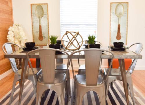 Three-bedroom, Three-bath Townhouse Over The River