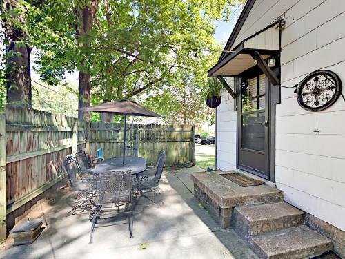 1521 Kirkwood Avenue Cabin