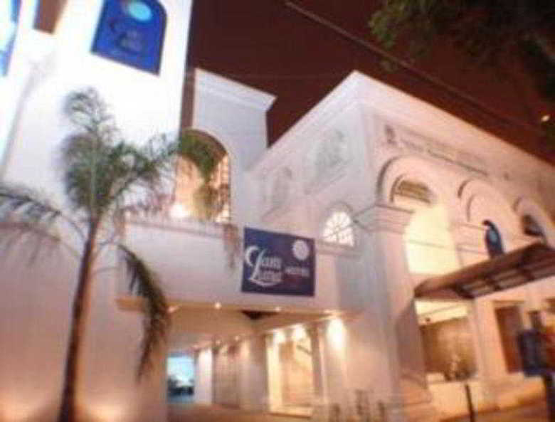 Clara Luna Hotel