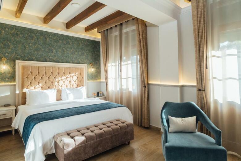 Hotel Royalty