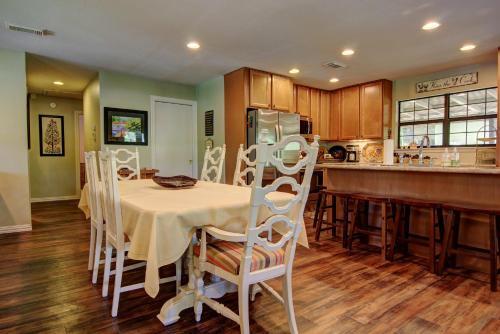 Leaning Oak Prd923 Home