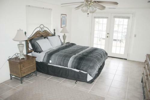 The Sunset House - Three Bedroom Home