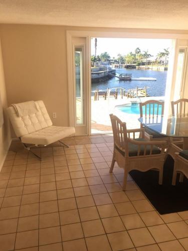 The Sunset House - Three Bedroom Home