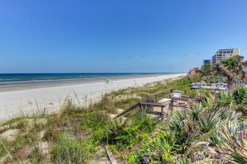 Sea Wood Coastal Hide Away