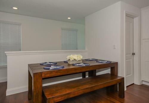 4717s - Gorgeous 4 Bedroom Pool Home