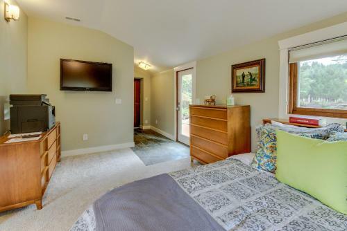 Parrett Mountain Farm House Retreat