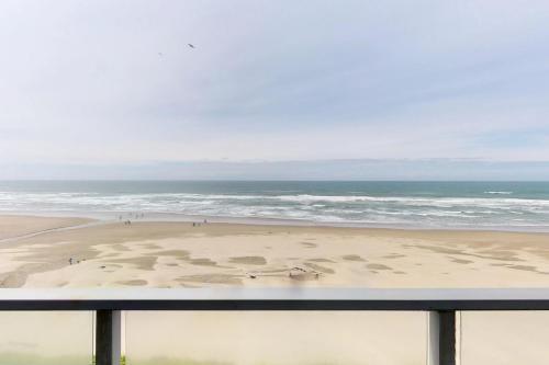 Nye Beach Lighthouse Vista